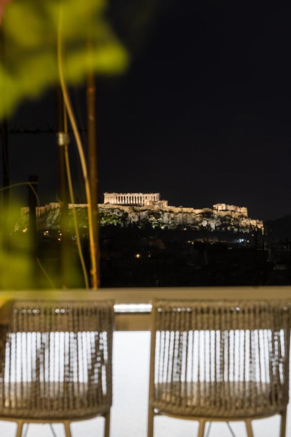 The Rooster's Egg Atenas